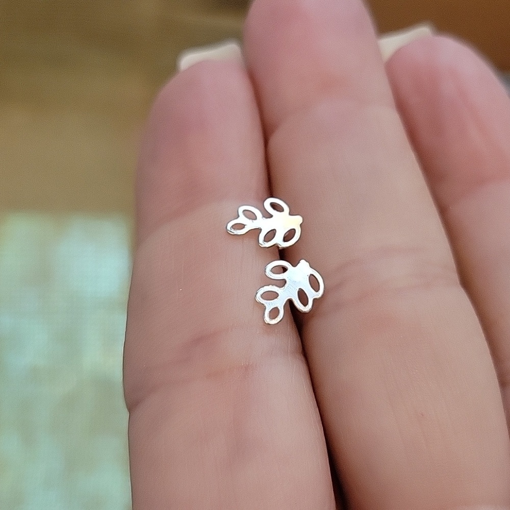 🔥LAST PAIR🔥 Tiny Botanical Stud Earrings - Picture 3 of 6